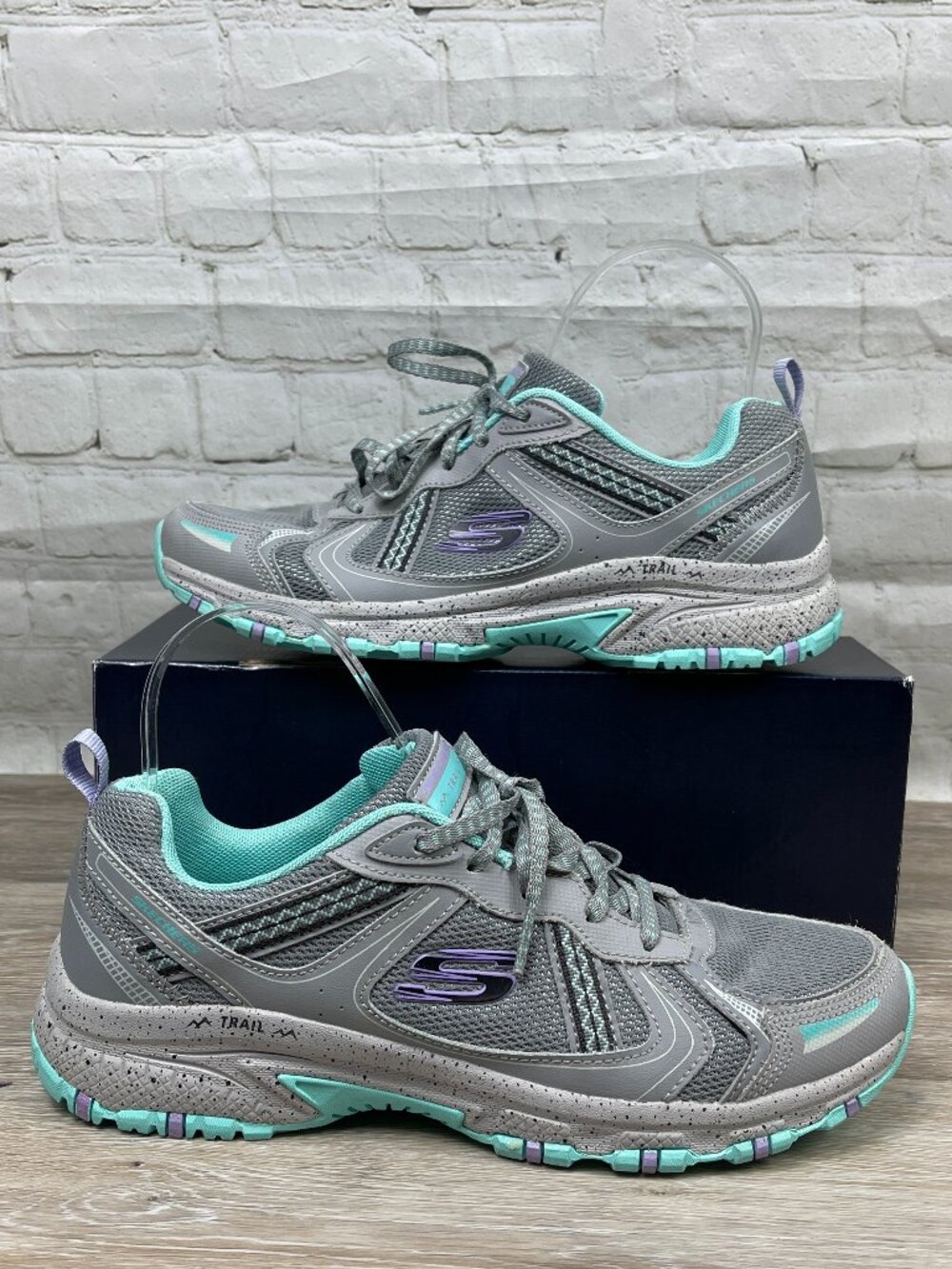SKECHERS WOMEN'S HILLCREST-VAST ADVENTURE GREY/BLUE SIZE 9.5 (149820/GYBL)